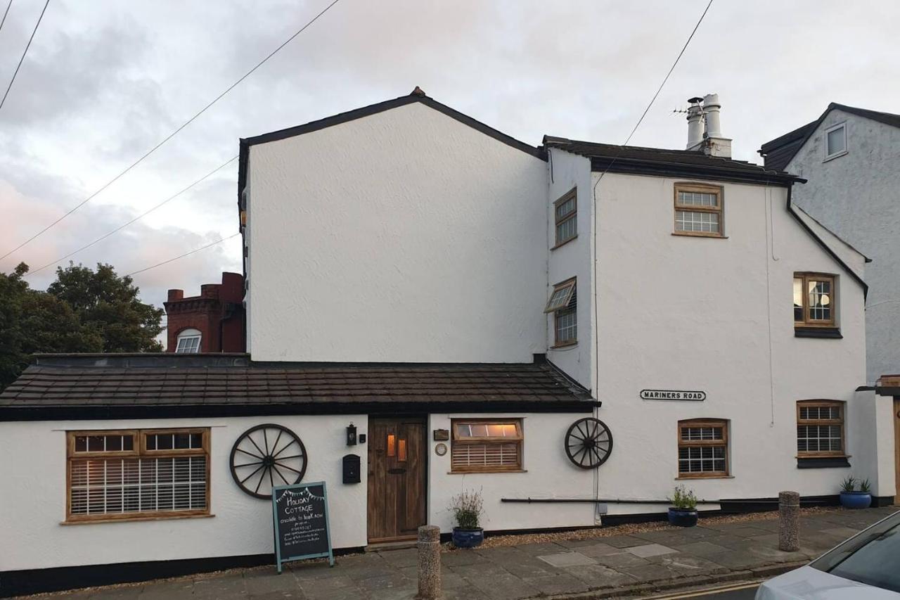Stunning Quirky 2-Bed Cottage In New Brighton Wallasey Exterior foto